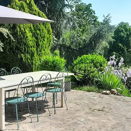 Holiday home Au Calme Avec Grande Piscine Villerest (Loire)