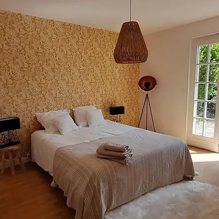 Au Calme Avec Grande Piscine Holiday home Villerest (Loire)