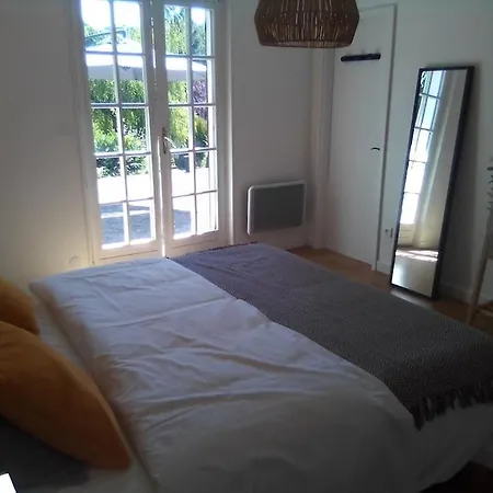 Au Calme Avec Grande Piscine Holiday home Villerest (Loire)